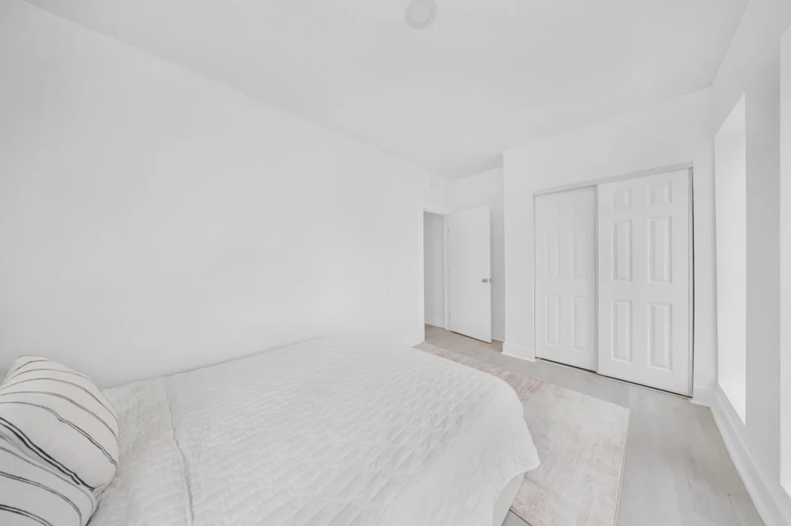 Chambre confortable pour étudiants disponible dans 