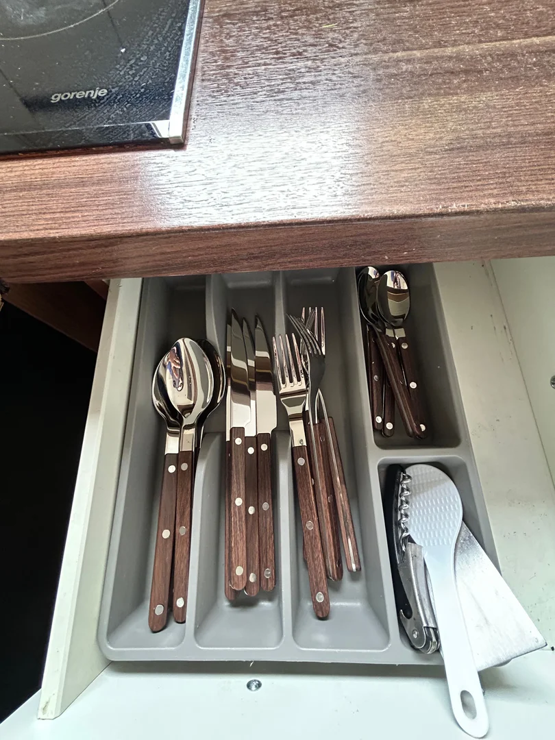 学生公寓房间出租，家具齐全