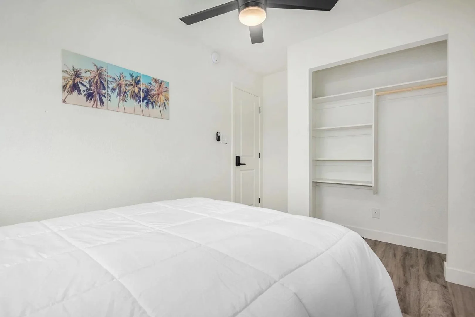 Student-friendly room in  with modern amenities