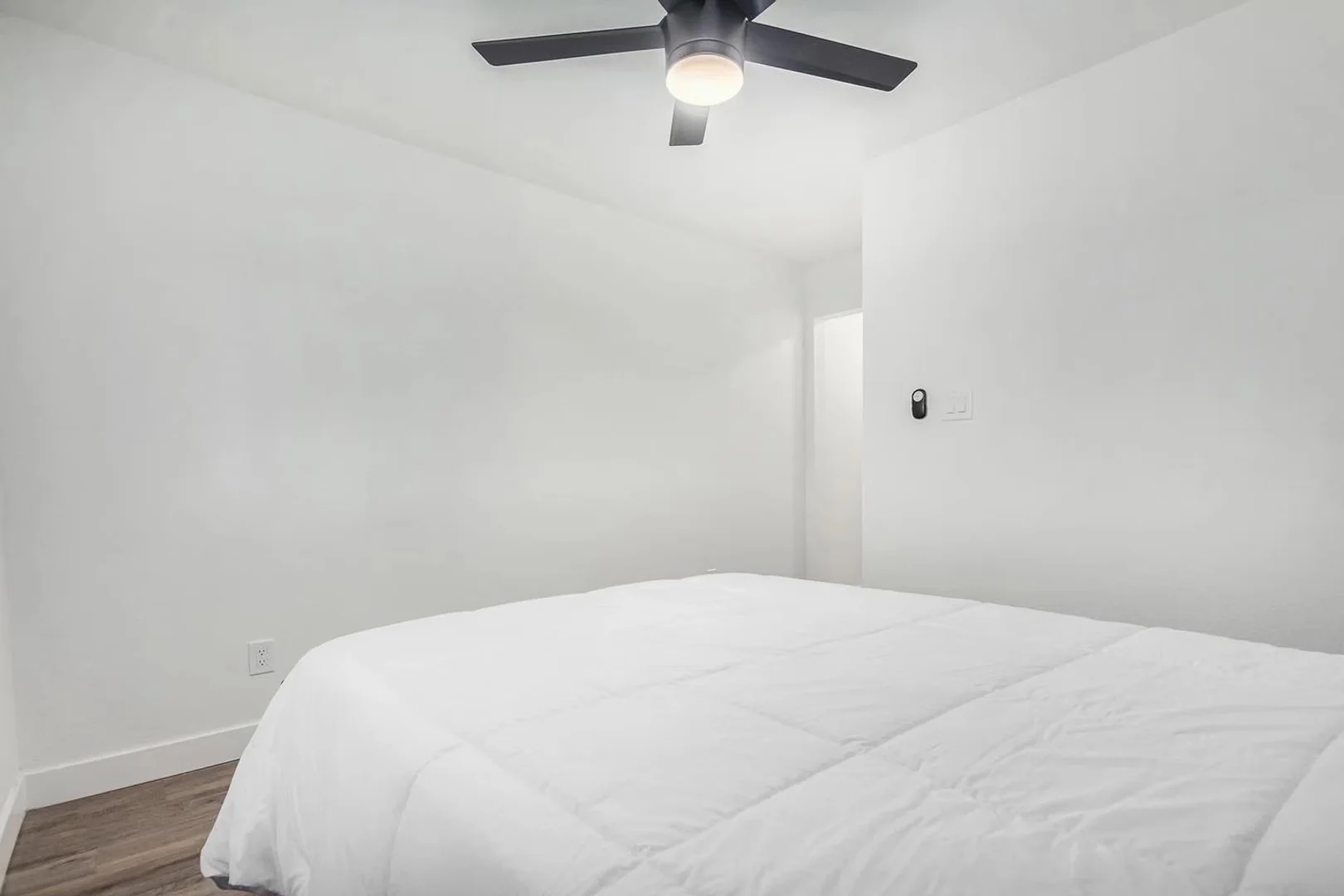 Functional student room perfect for studying in 