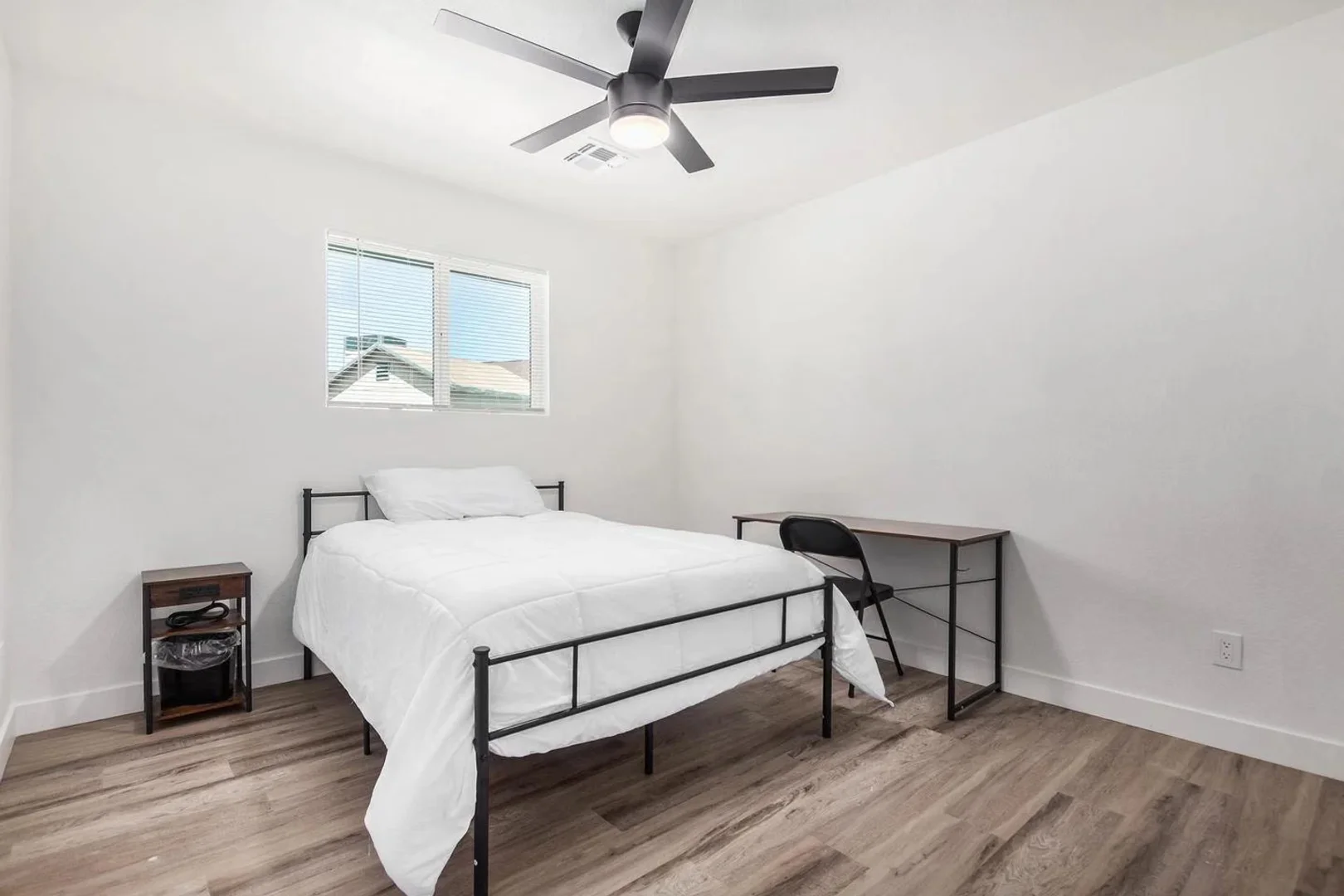 Room for rent in student apartment in , fully furnished