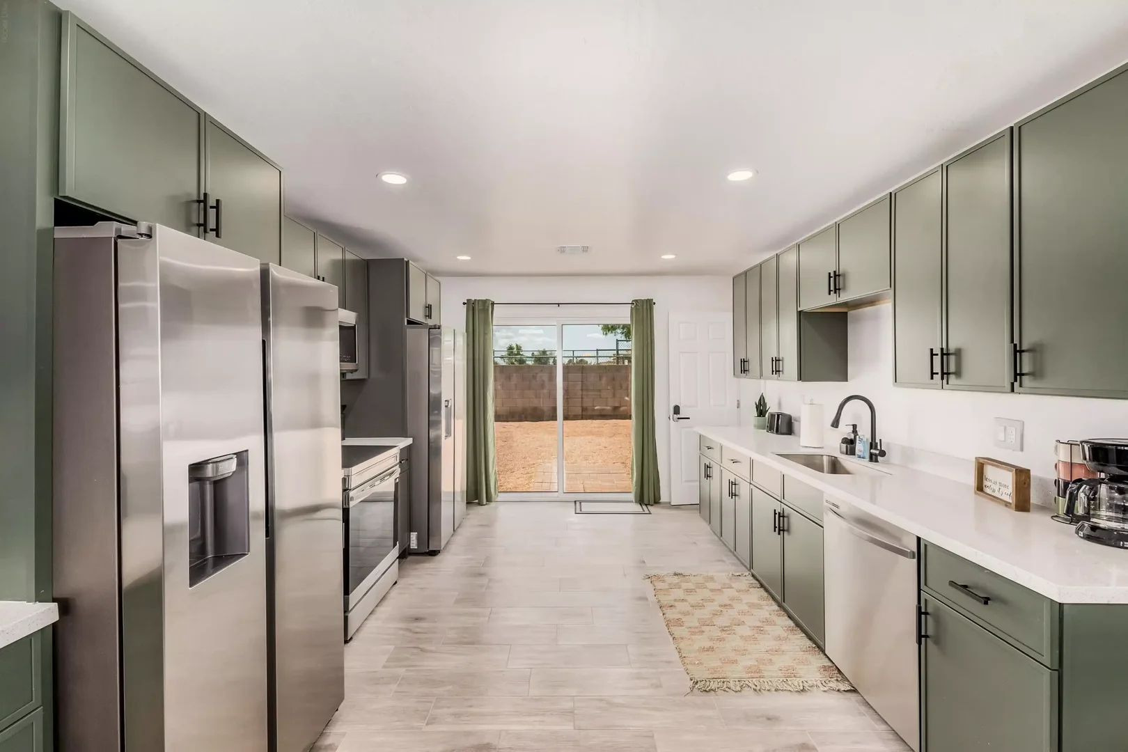 Habitación estudiantil funcional perfecta para estudiar en