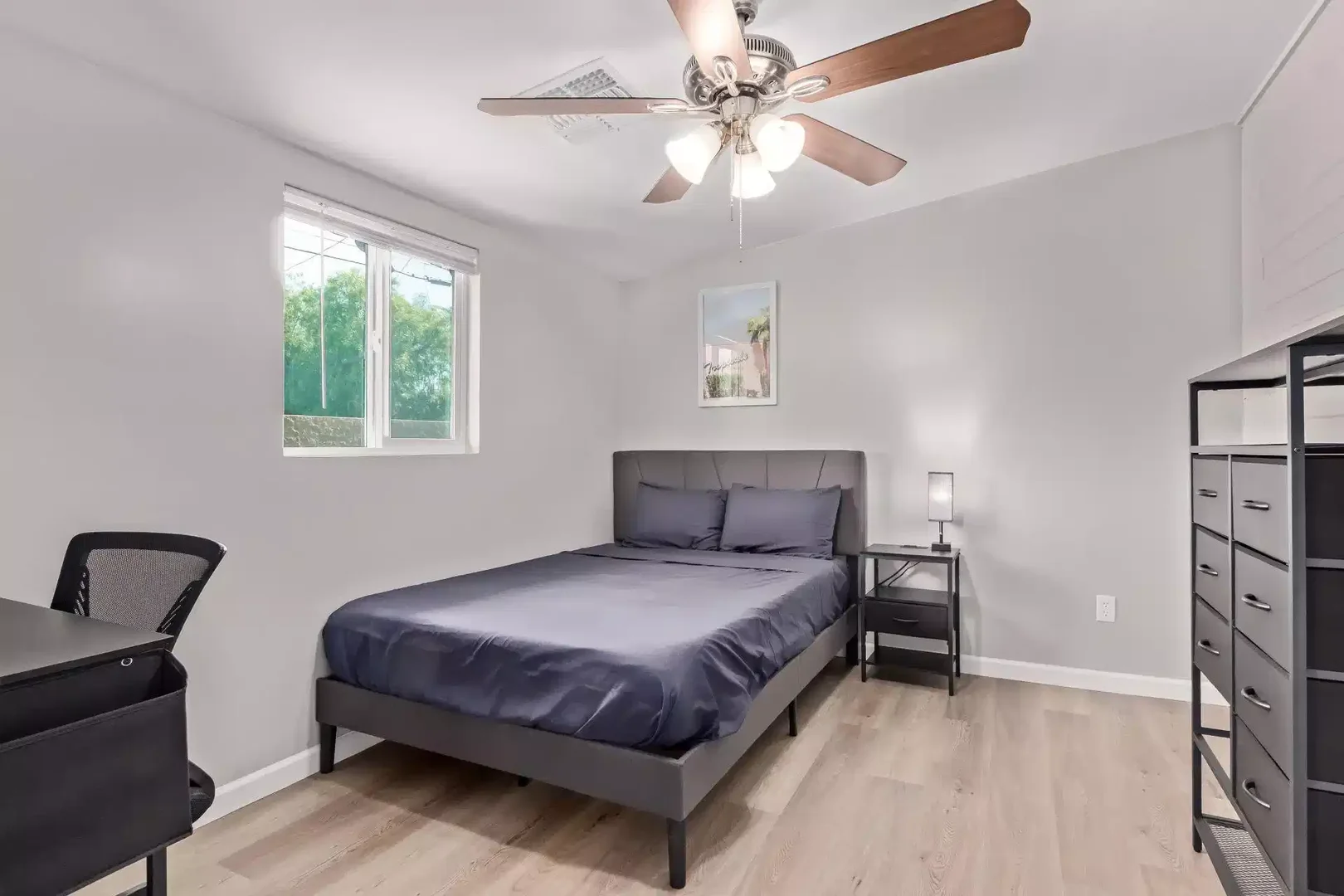 Bright and airy student room with easy university access in 