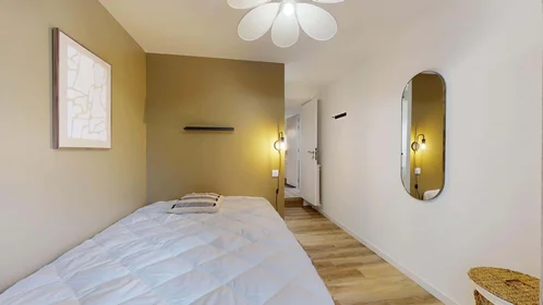 Chambre privée à 4 Cr de Bilbao, 35200 Rennes, France, image 4 de 19