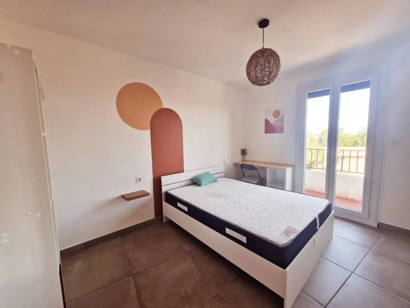 Quarto para alugar em apartamento de estudantes em , totalmente mobilado