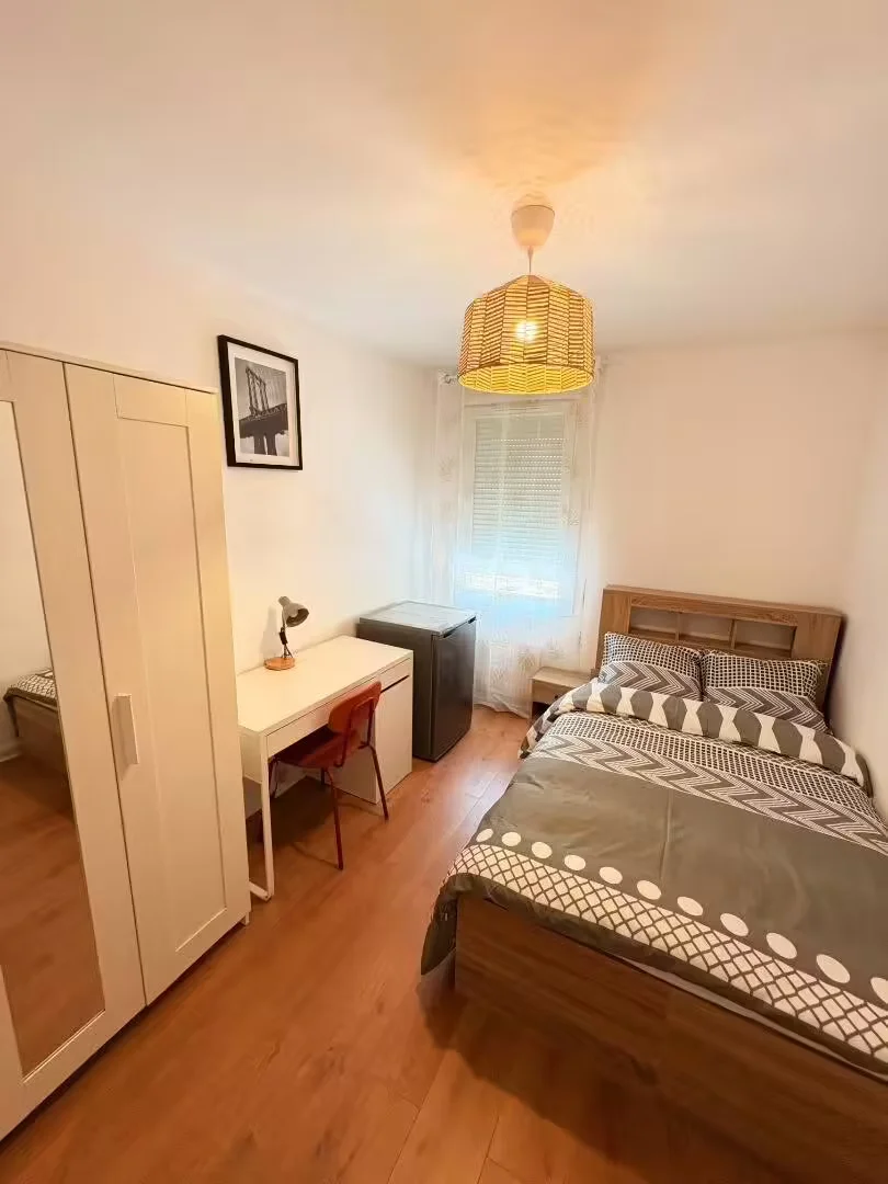 Economical student room with convenient location in 