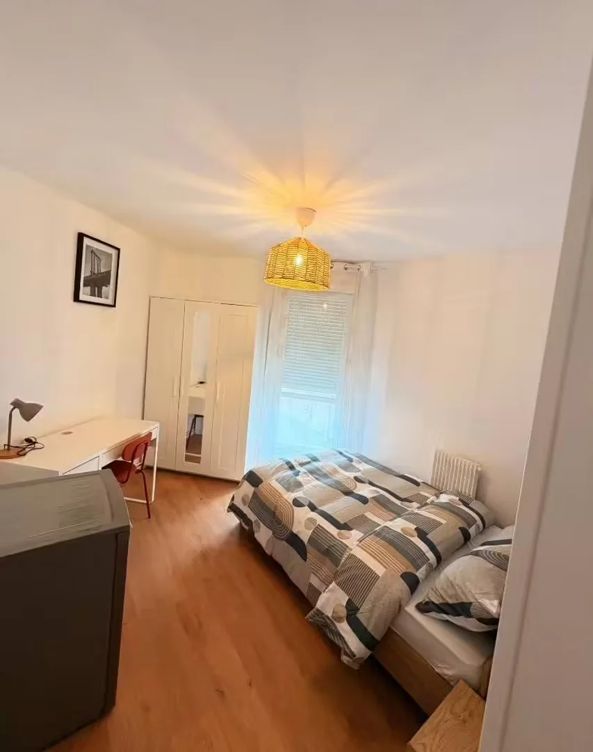 Budget-friendly student room close to campus in 