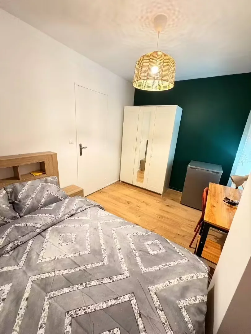 Student-friendly room in  with modern amenities