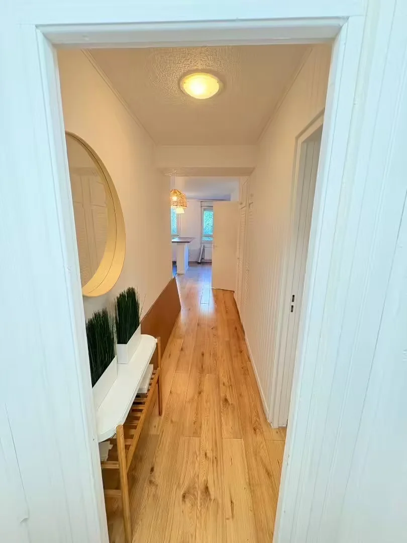 Bright and airy student room with easy university access in 