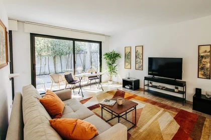 Private room at Cannes, 06400, image 1 of 10