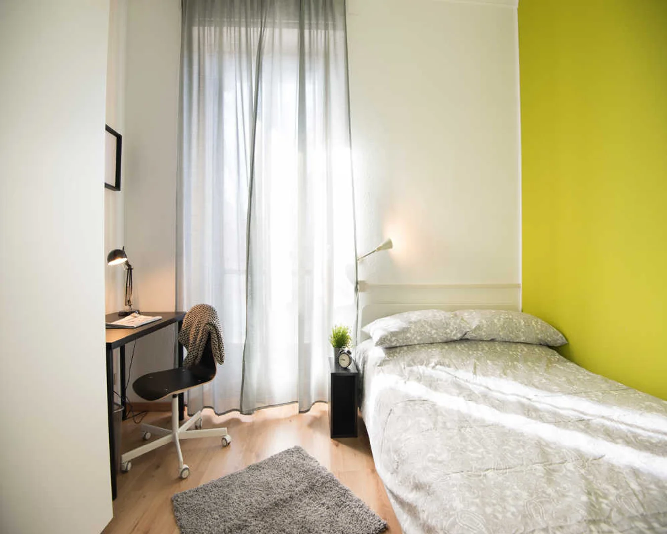 Habitación asequible para estudiantes con buena iluminación en 
