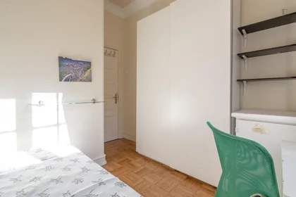 Chambre privée à Avenida Dom Rodrigo da Cunha, image 3 de 19