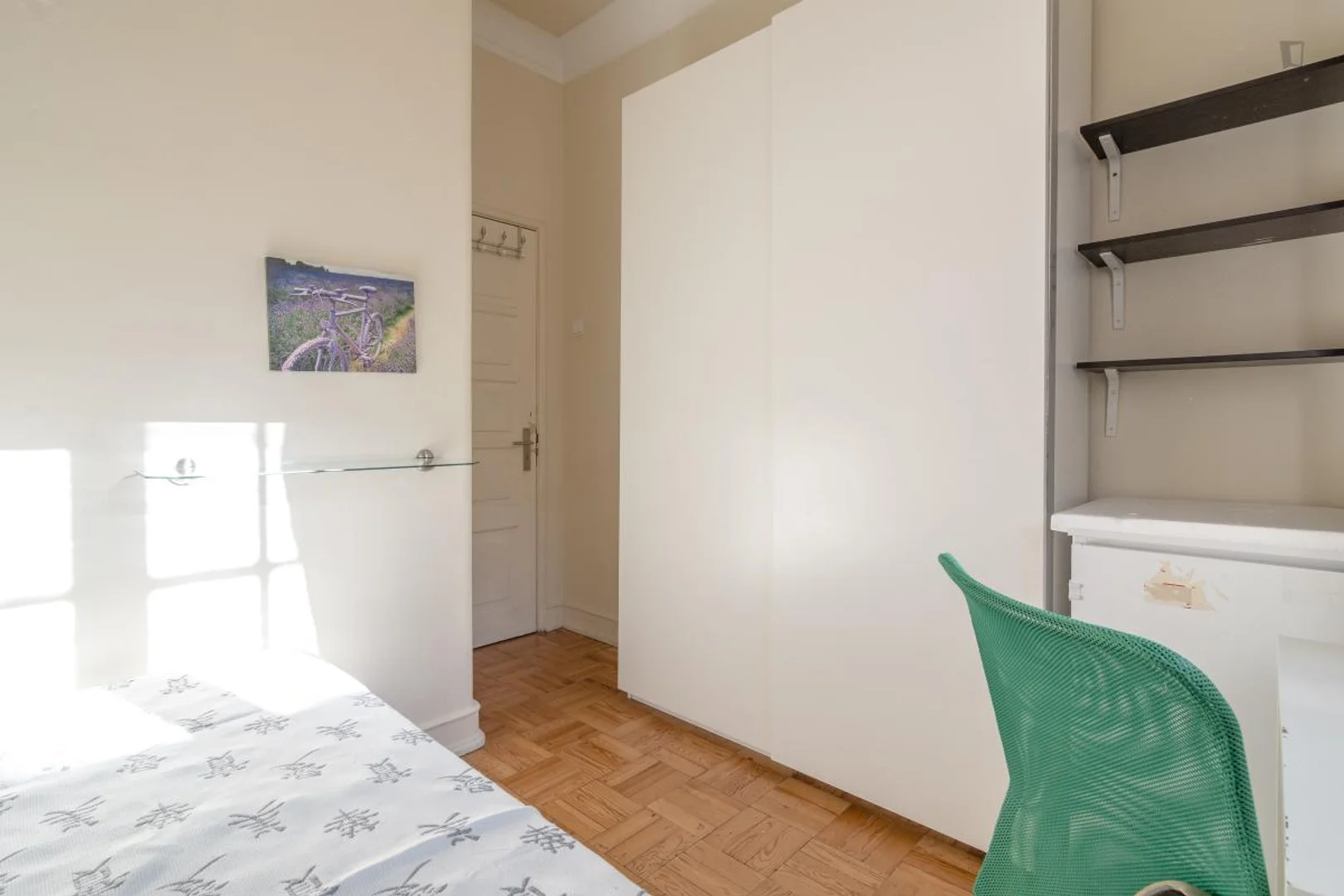 Habitación estudiantil económica con ubicación conveniente en 