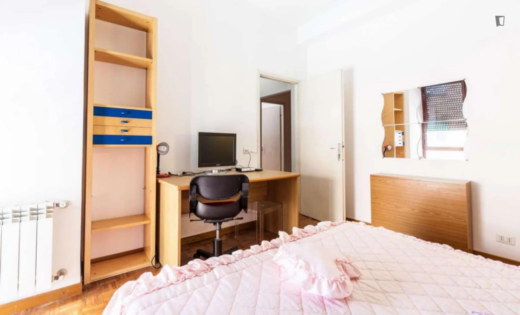 Comfortable and spacious student room in