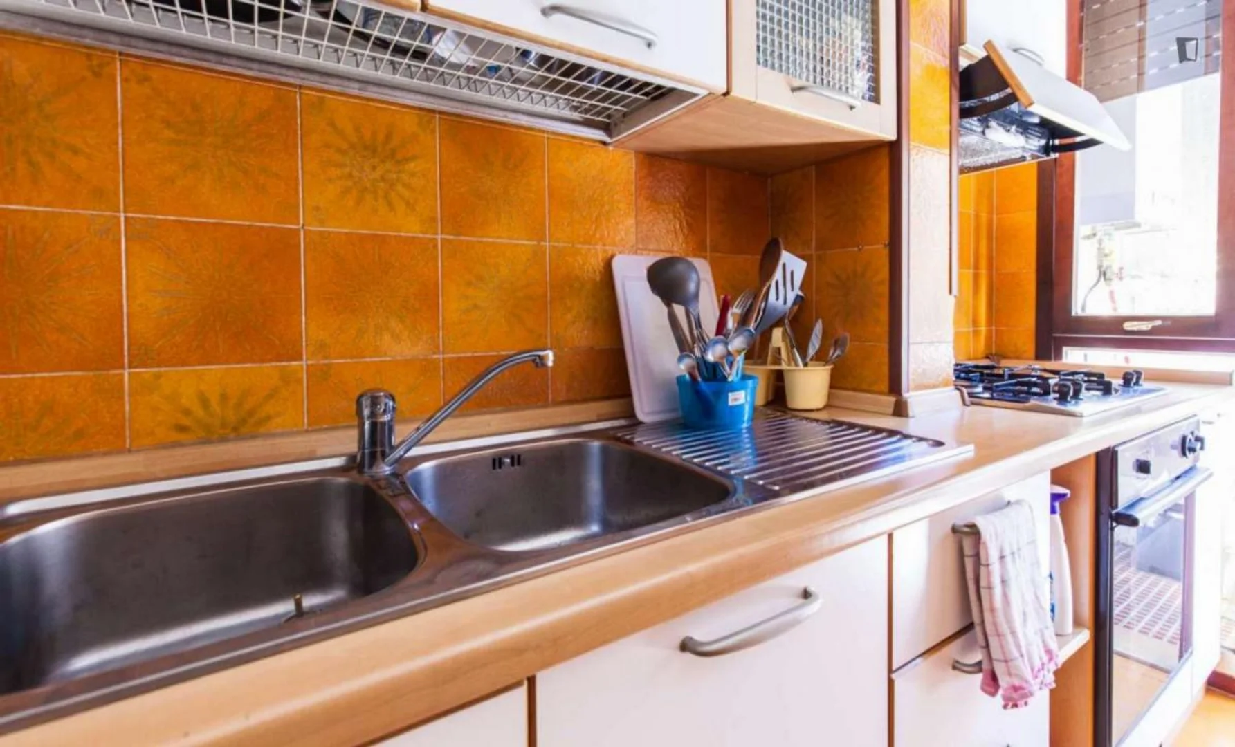 Economical student room with convenient location in