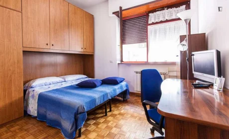 Private room at Via Arturo Graf, image 1 of 8