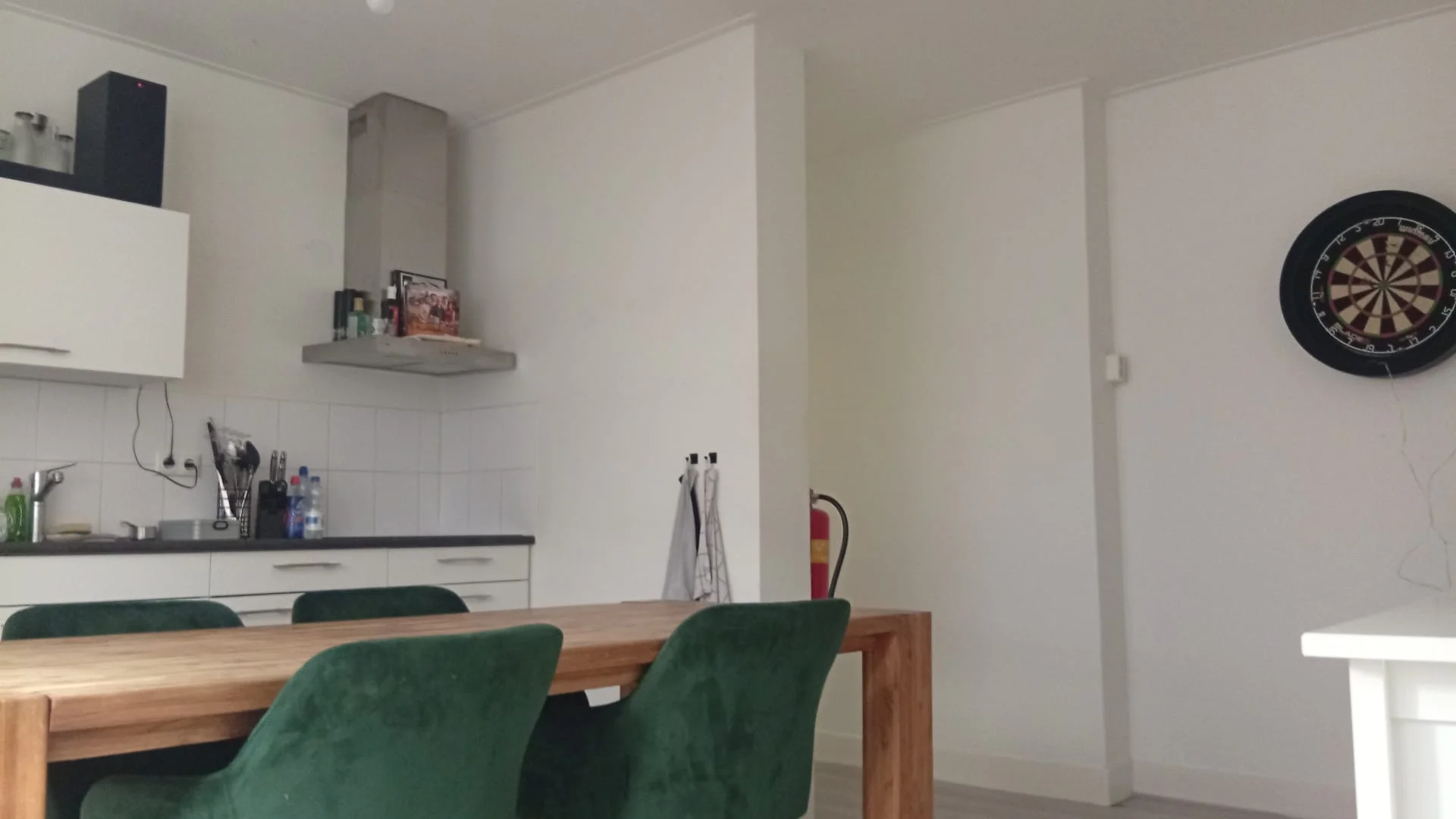 Chambre d'étudiant à  avec espace d'étude et installations communes
