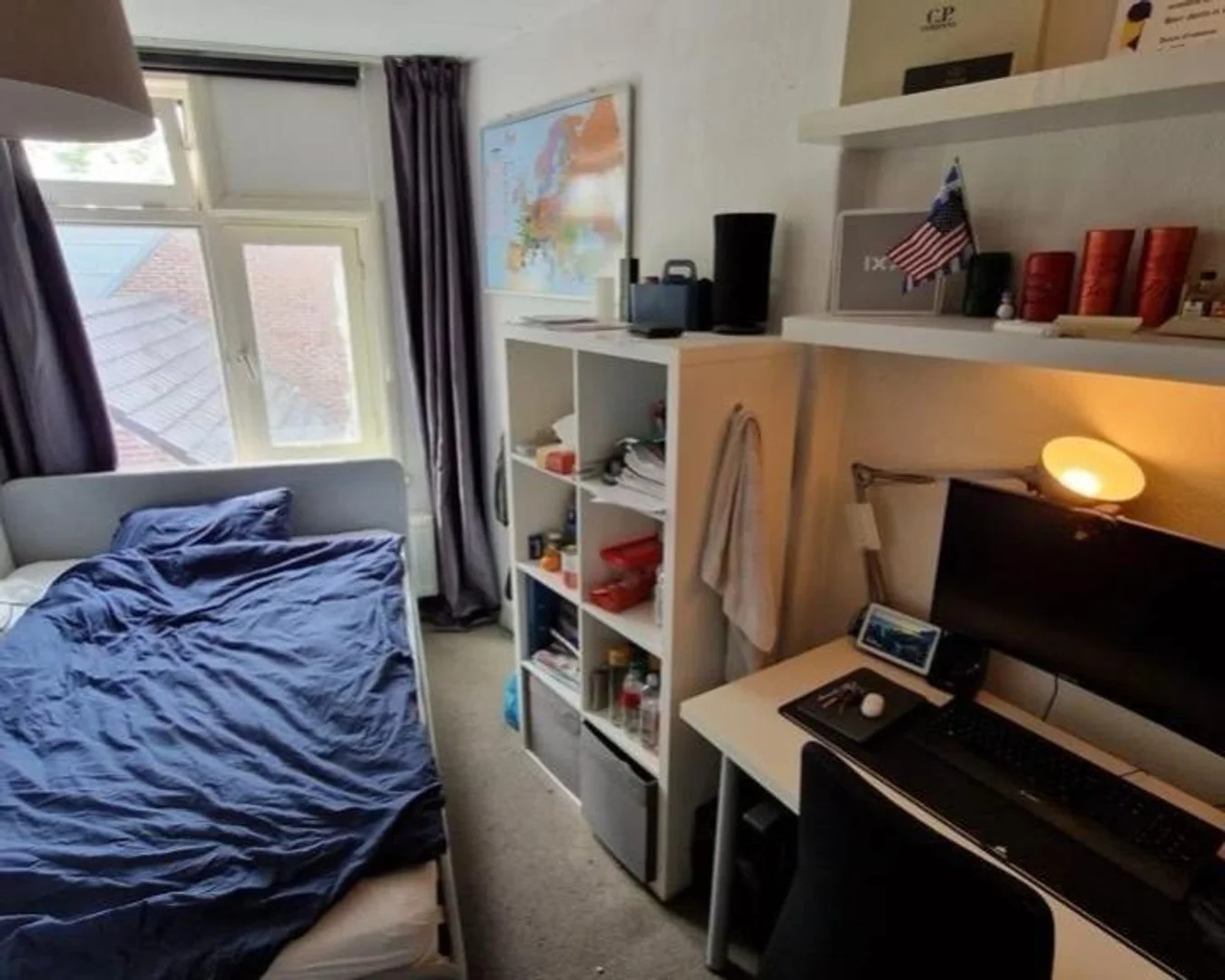Quarto para alugar em apartamento de estudantes em , totalmente mobilado