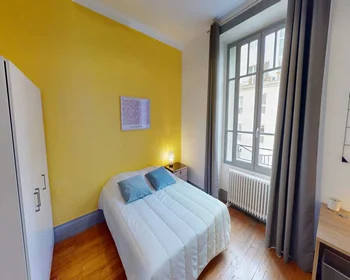 Chambre privée à rue de crequi, image 1 de 10