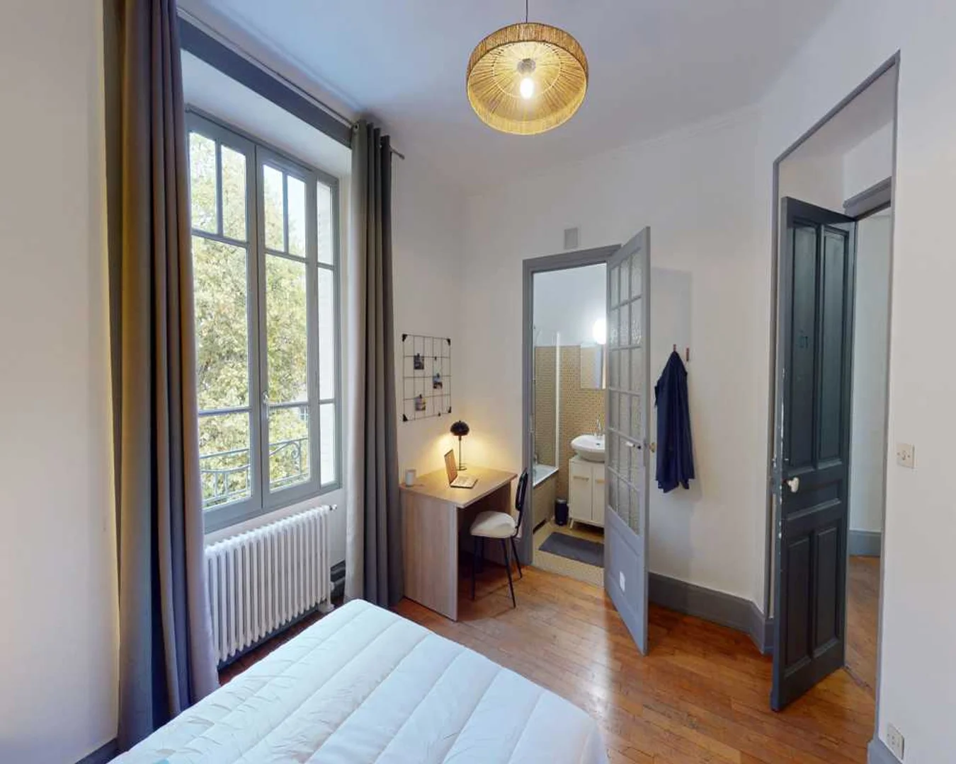 Chambre confortable pour étudiants disponible dans 