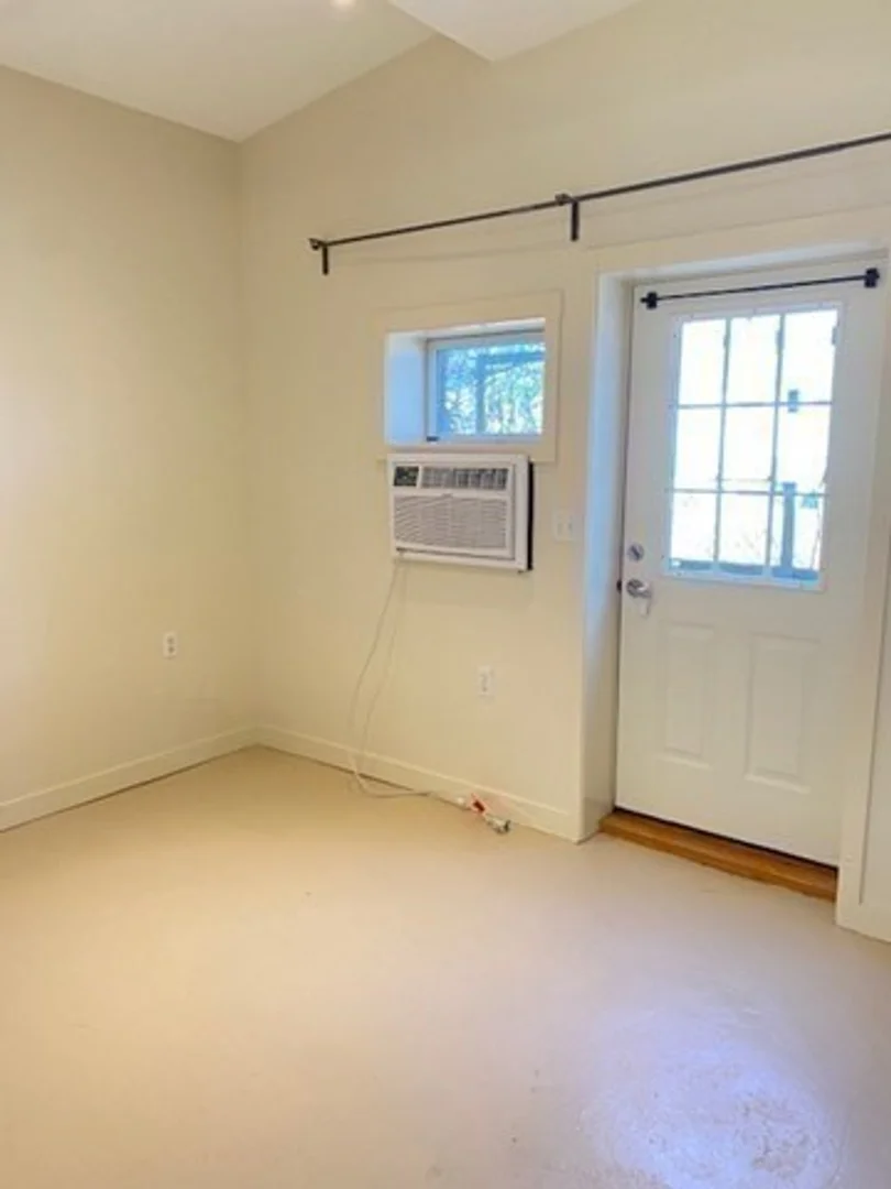 93, Harvey St., Unit 3, North Cambridge, Cambridge, MA, 02140