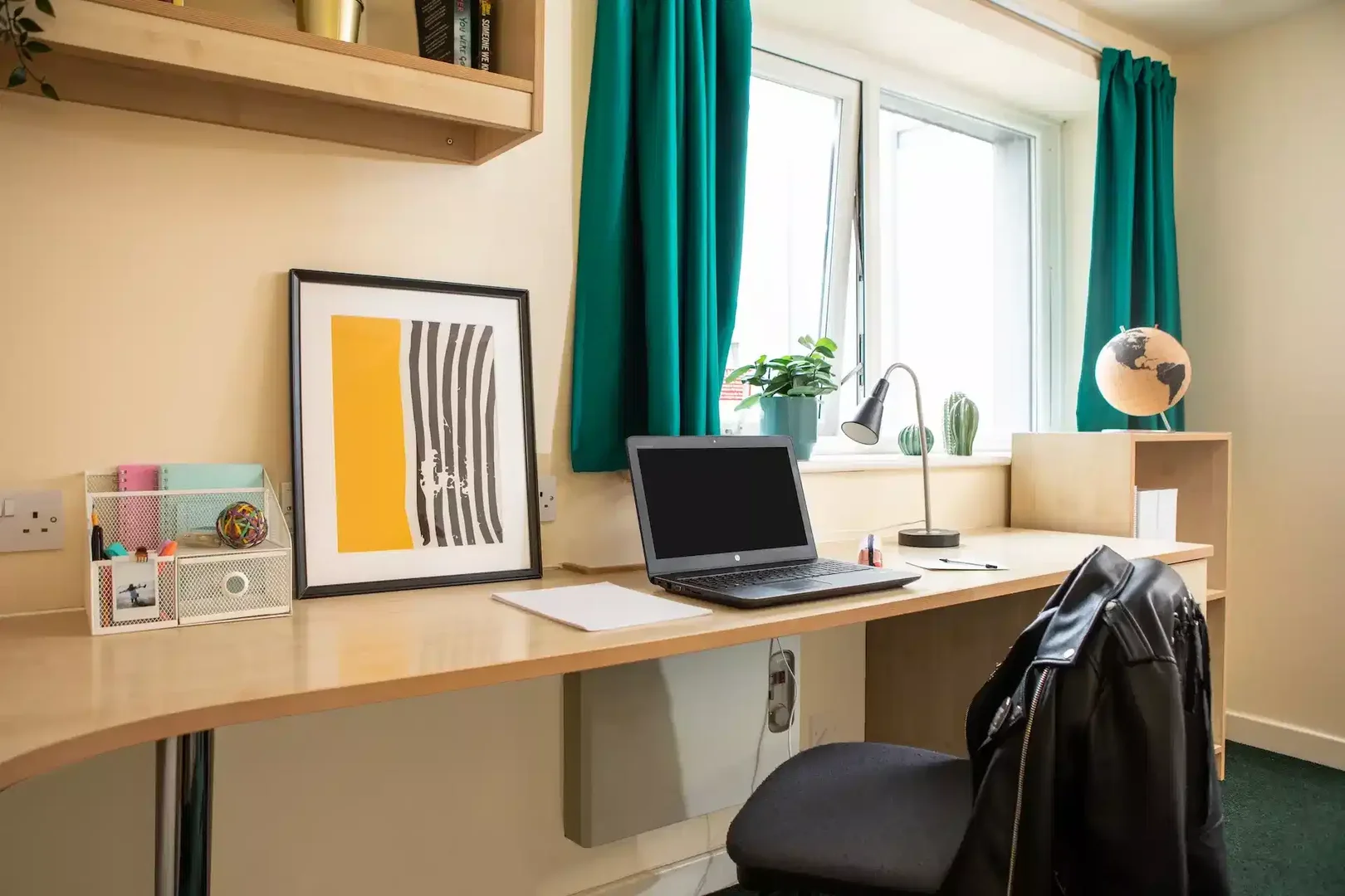 Chambre conviviale pour les étudiants dans avec des équipements modernes