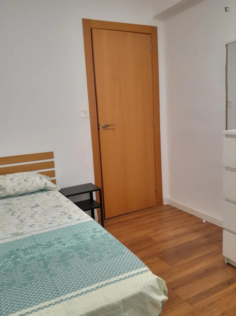 'de öğrenci dairesinde, tamamen mobilyalı kiralık oda