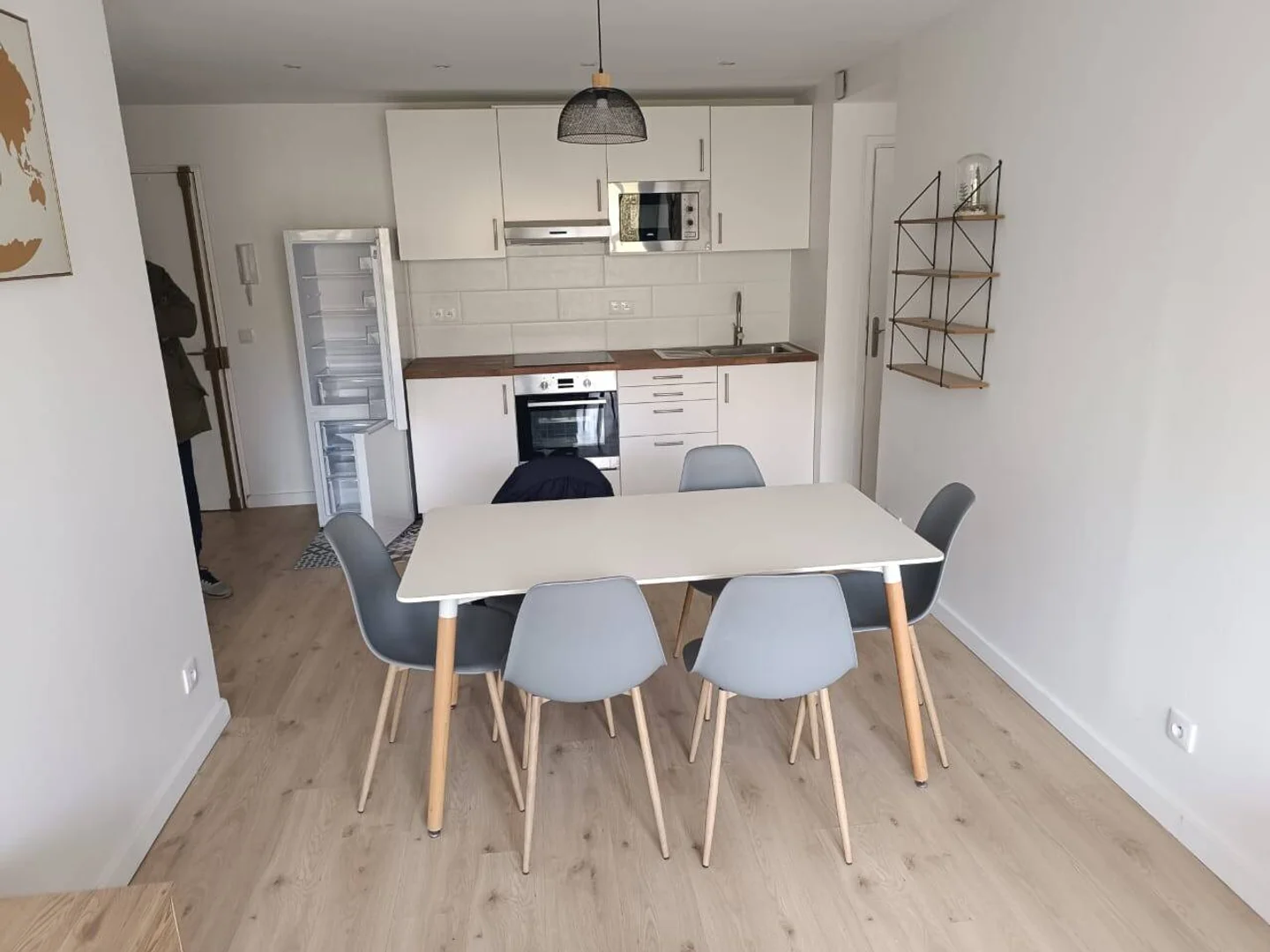 Quarto de estudante económico perto do campus em 