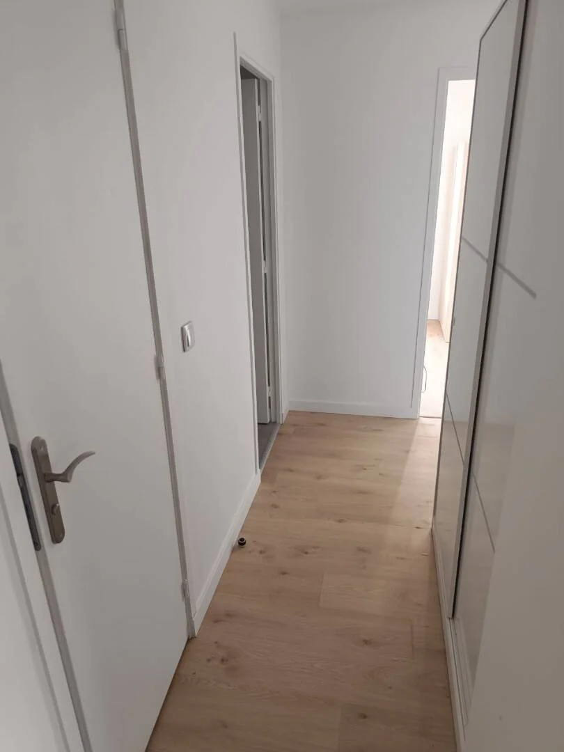 Quarto de estudante económico perto do campus em 