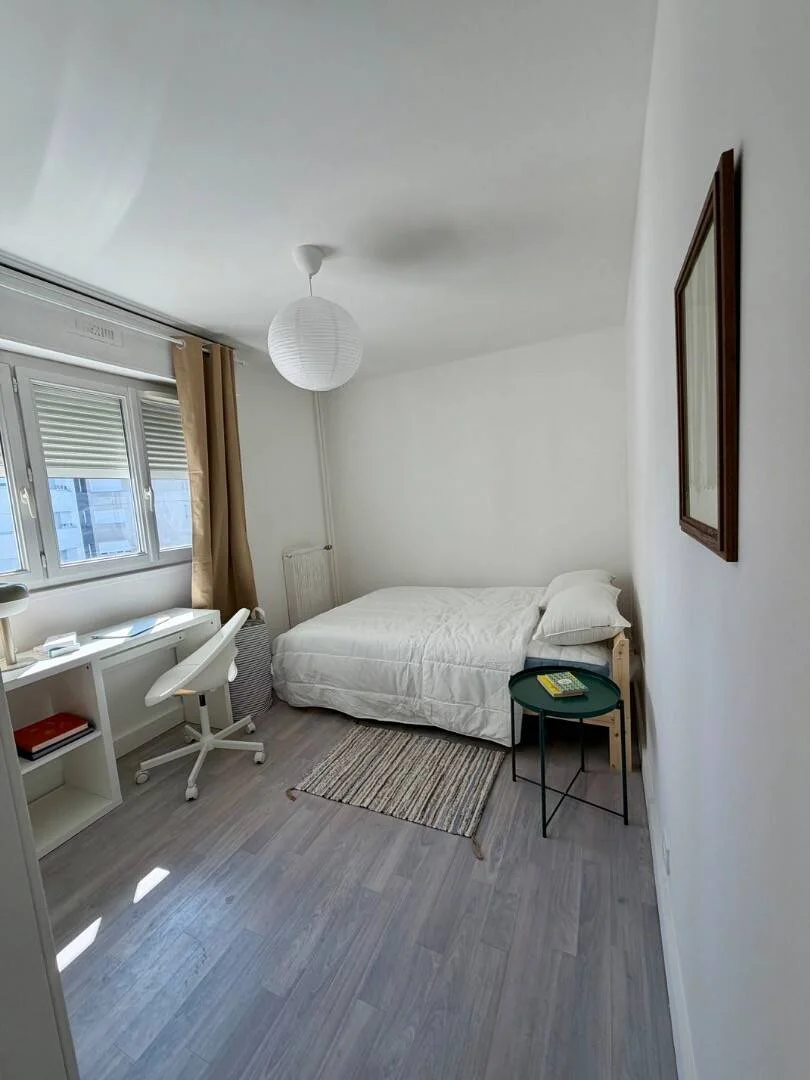 Chambre d'étudiant confortable et spacieuse dans 