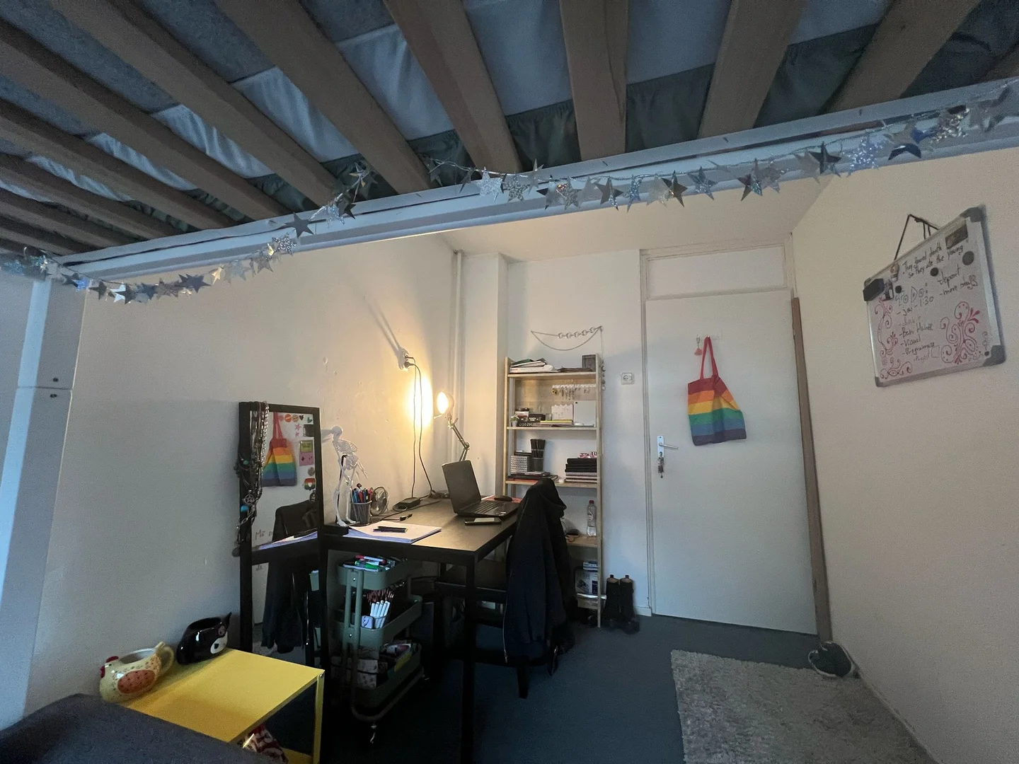 Chambre confortable pour étudiants disponible dans 