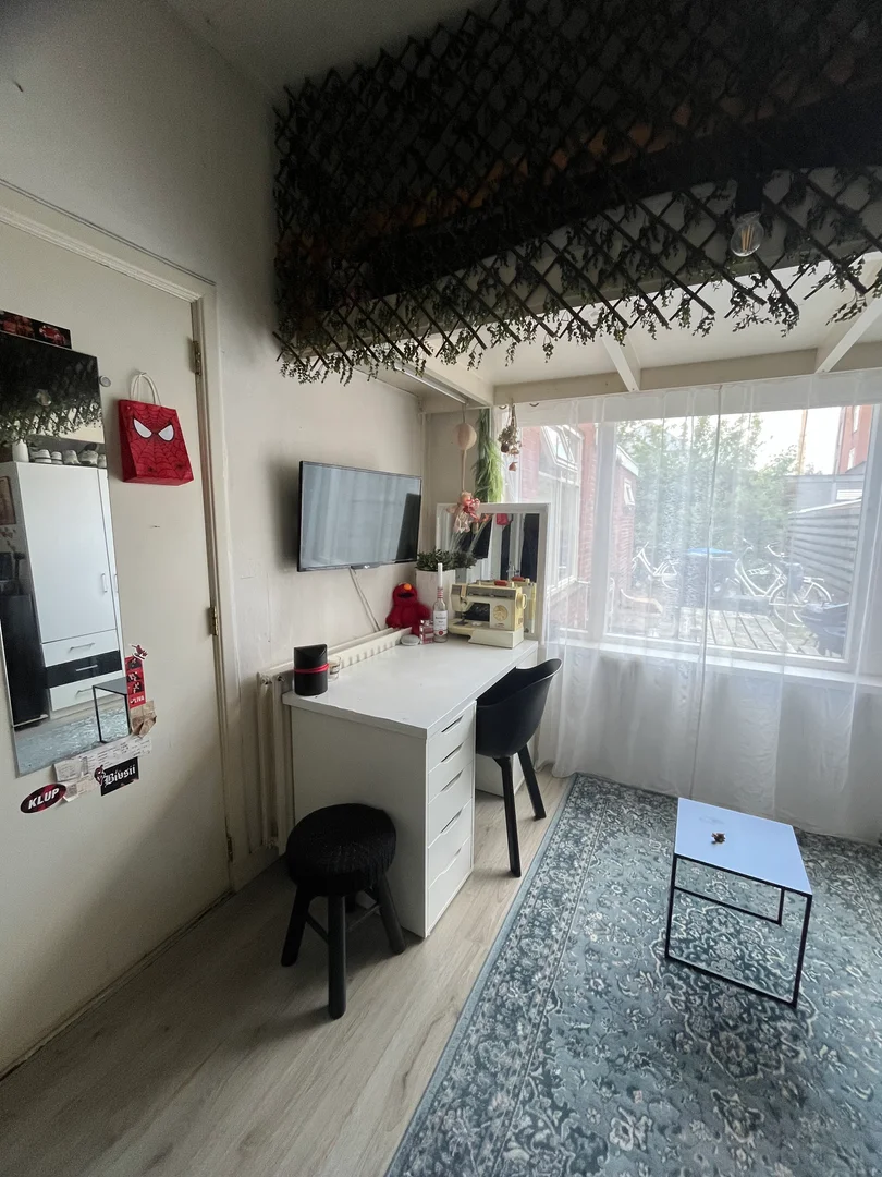 Chambre conviviale pour les étudiants dans  avec des équipements modernes
