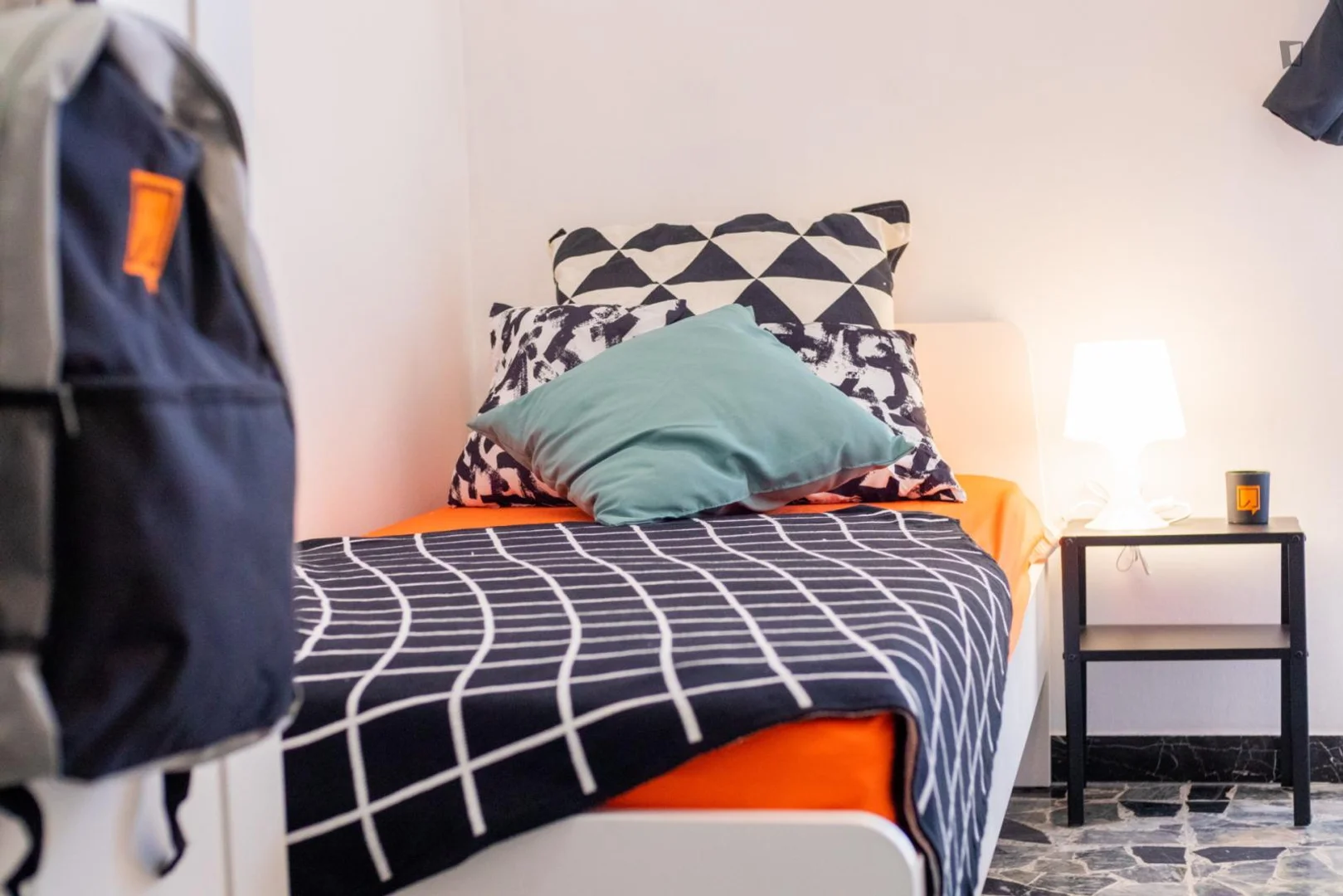 Habitación para estudiantes en  con área de estudio y facilidades compartidas