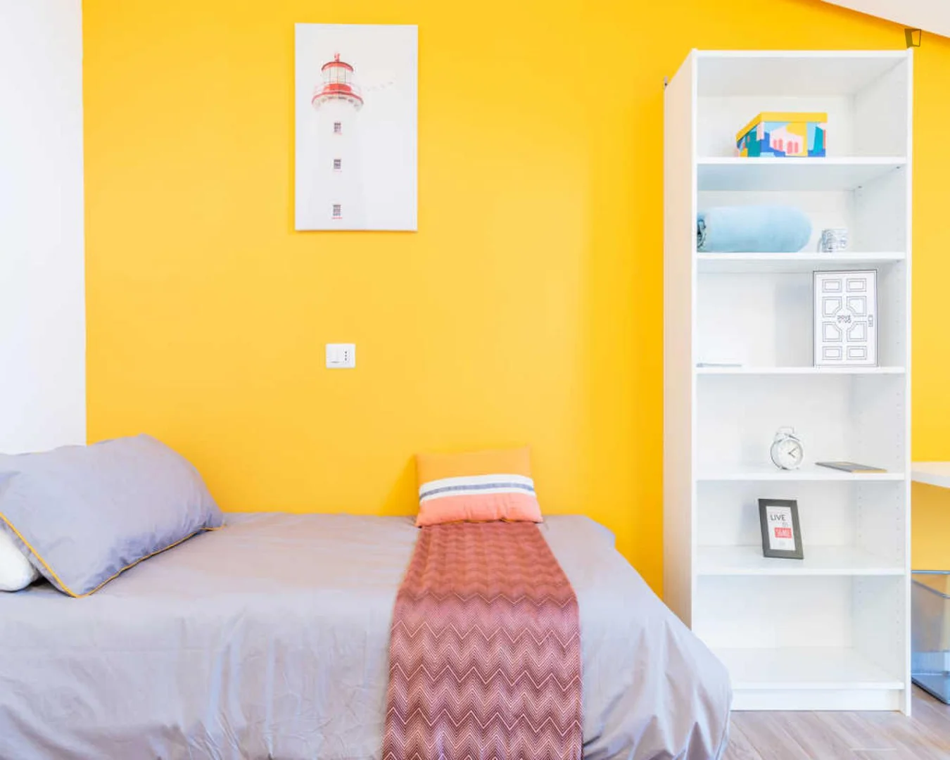 Quarto de estudante económico perto do campus em 