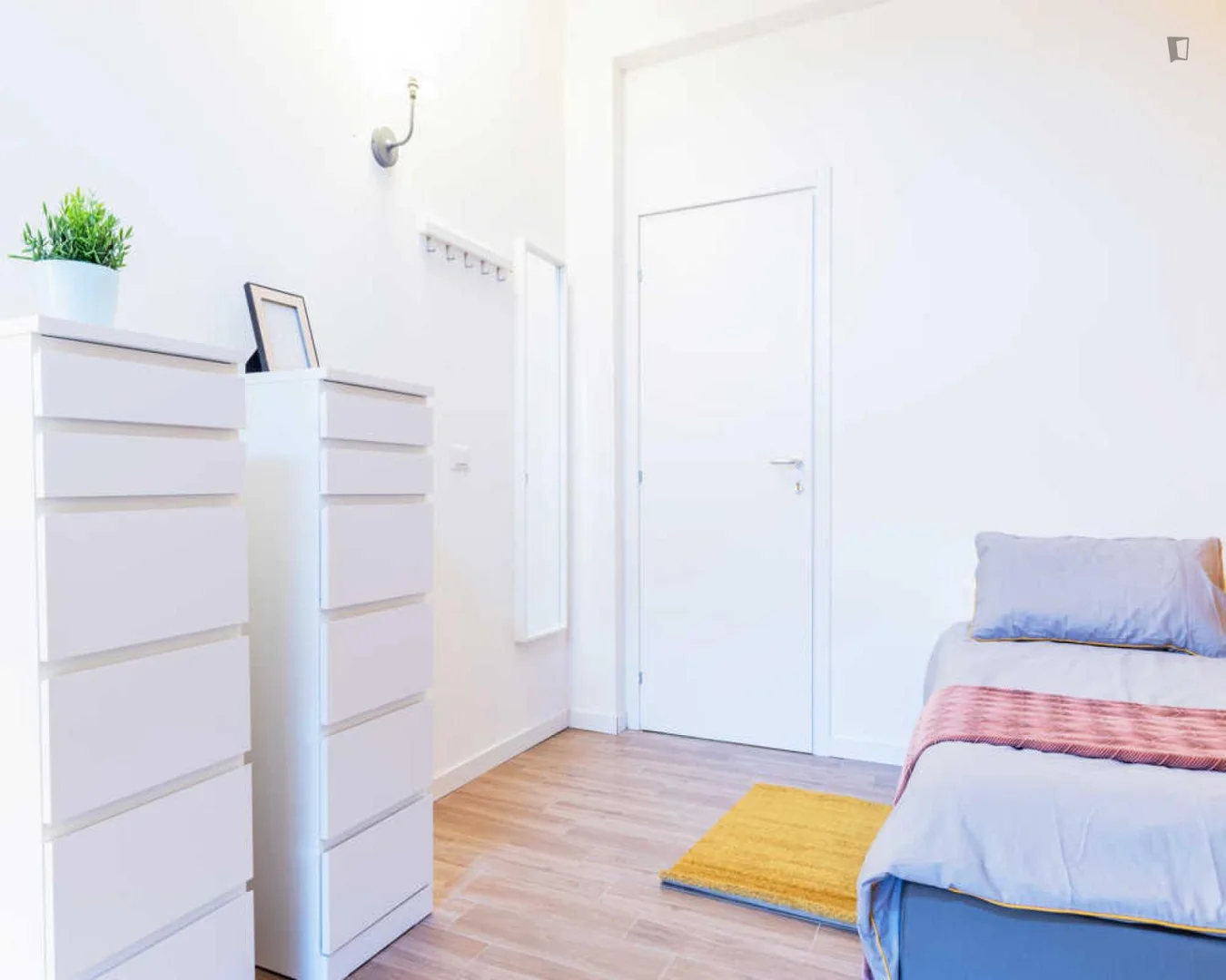 Quarto de estudante económico com localização conveniente em 