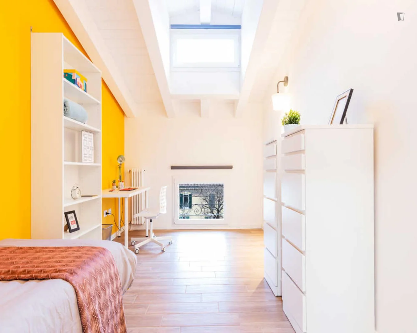 Quarto para alugar em apartamento de estudantes em , totalmente mobilado