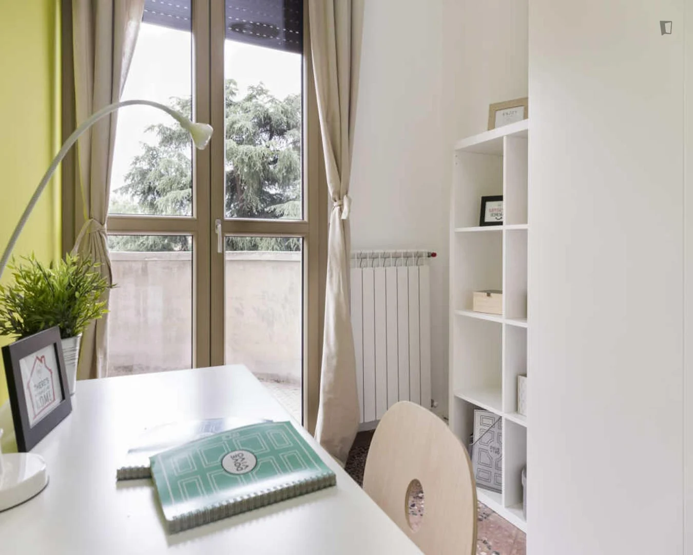 'de öğrenci dairesinde, tamamen mobilyalı kiralık oda