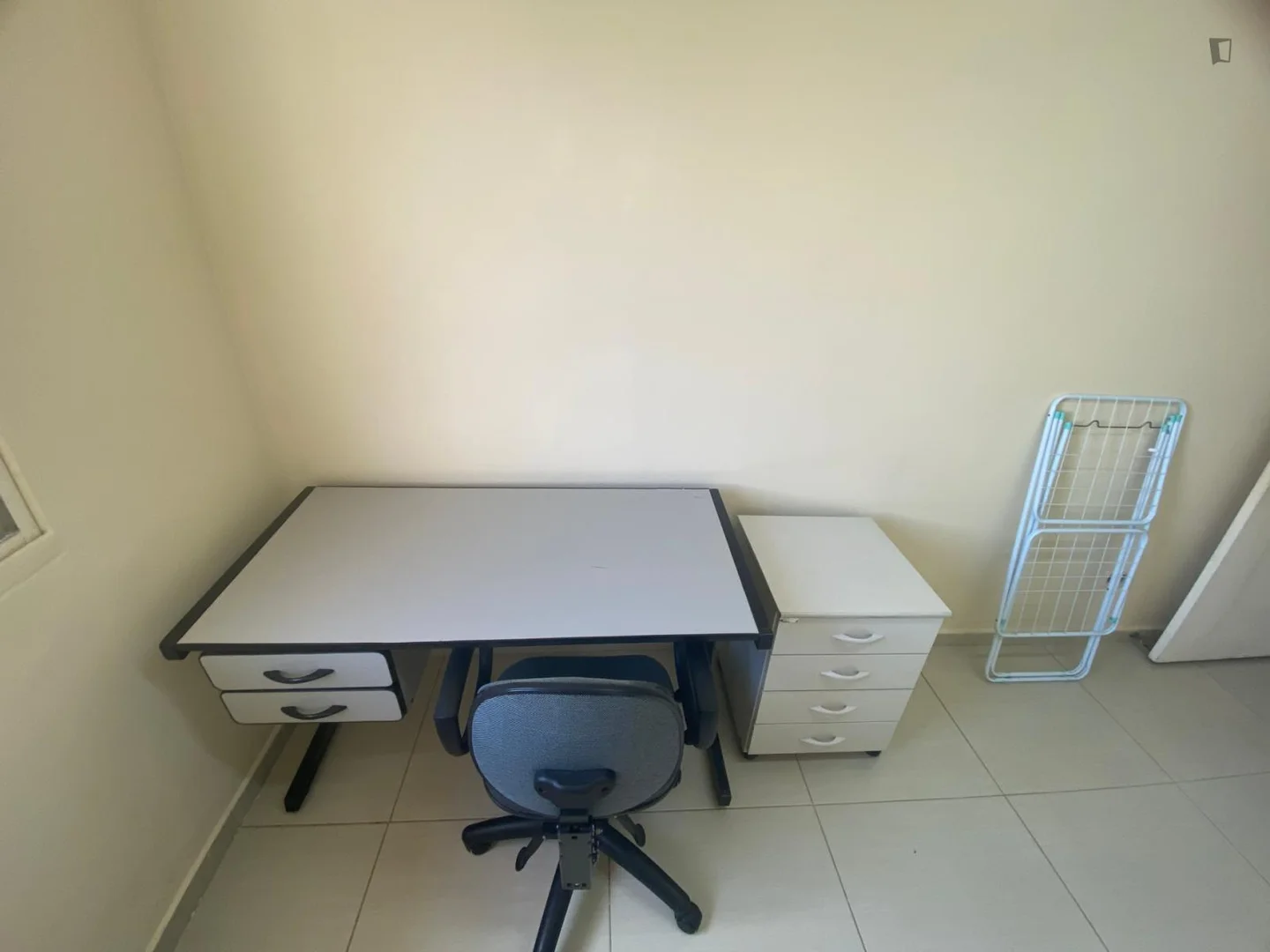 Stanza per studenti luminosa e ariosa con facile accesso all'università a 