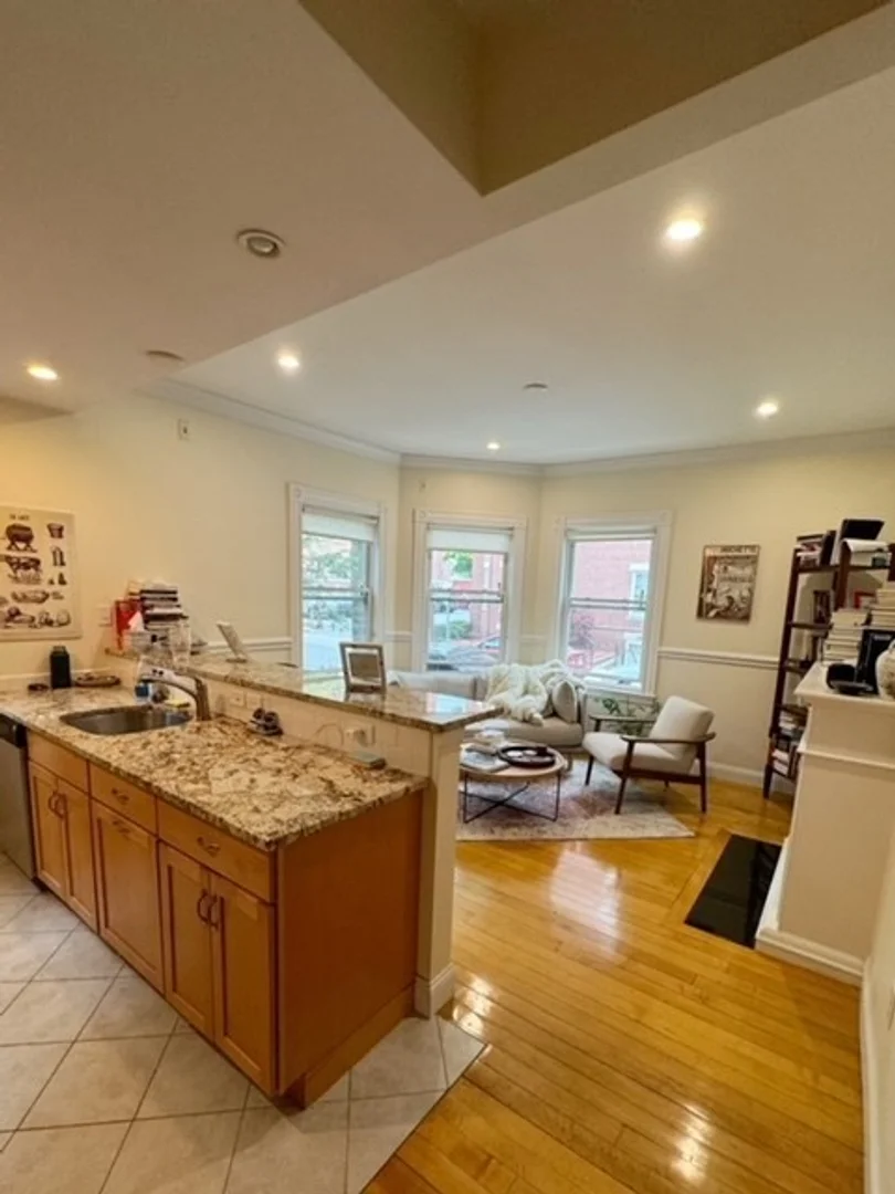 57, Magazine St., Unit 3, Cambridgeport, Cambridge, MA, 02139