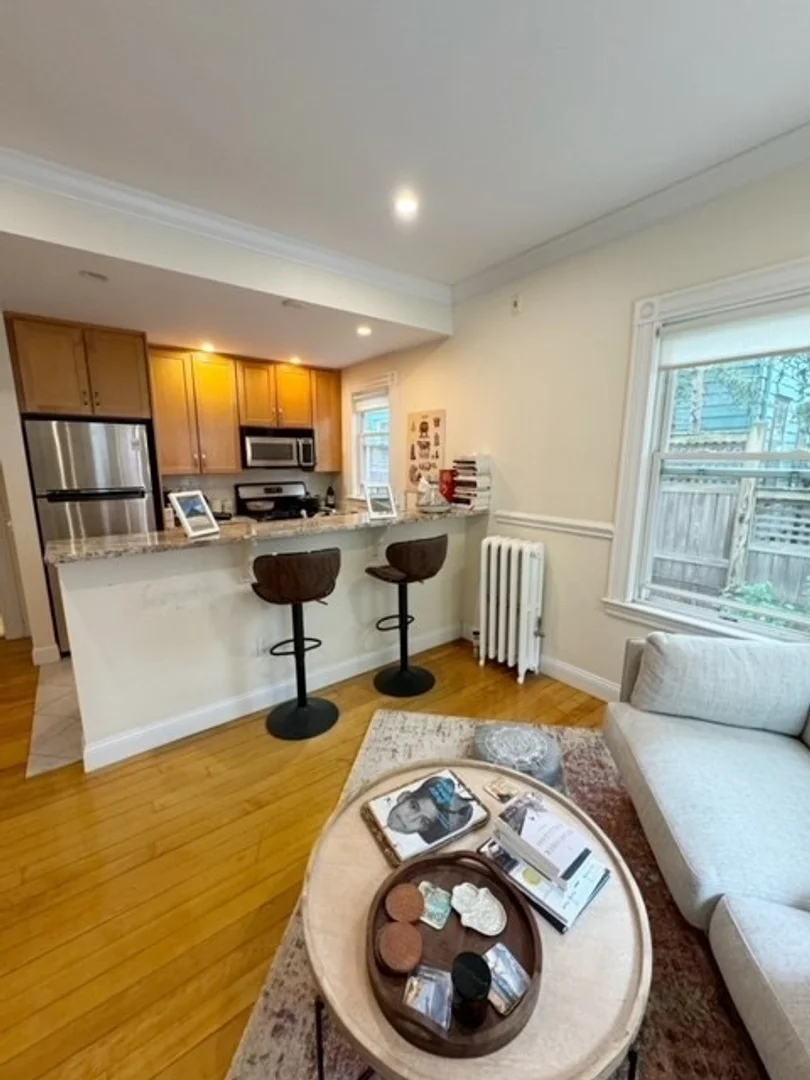 57, Magazine St., Unit 3, Cambridgeport, Cambridge, MA, 02139