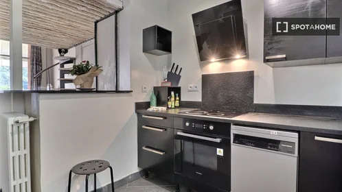Entire apartment at Avenue André Morizet, image 4 of 14