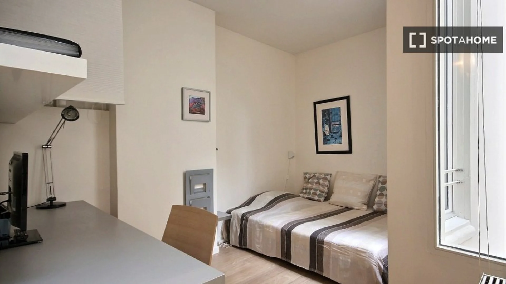 Apartamento estúdio totalmente equipado para estudantes em