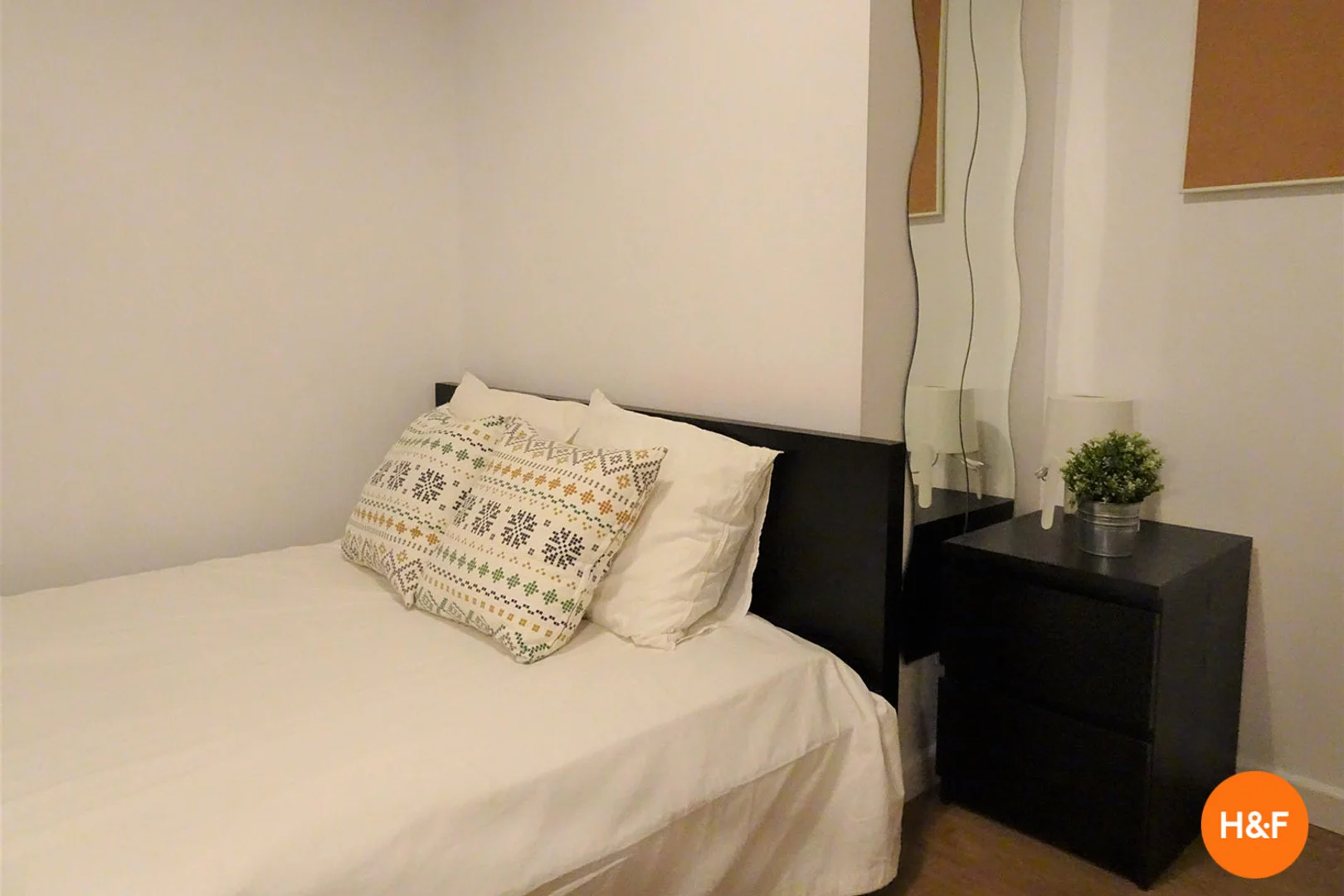 Habitación acogedora para estudiantes disponible en