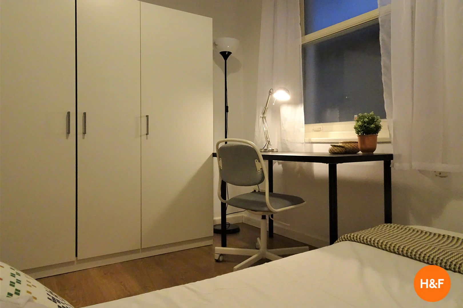 Habitación estudiantil económica con ubicación conveniente en