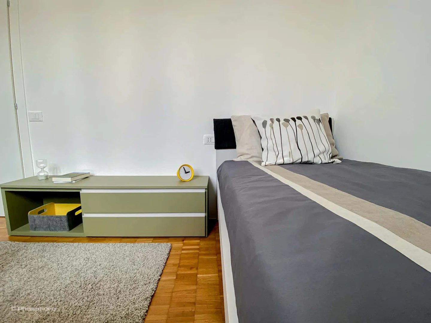 Chambre abordable pour les étudiants avec un bon éclairage dans 