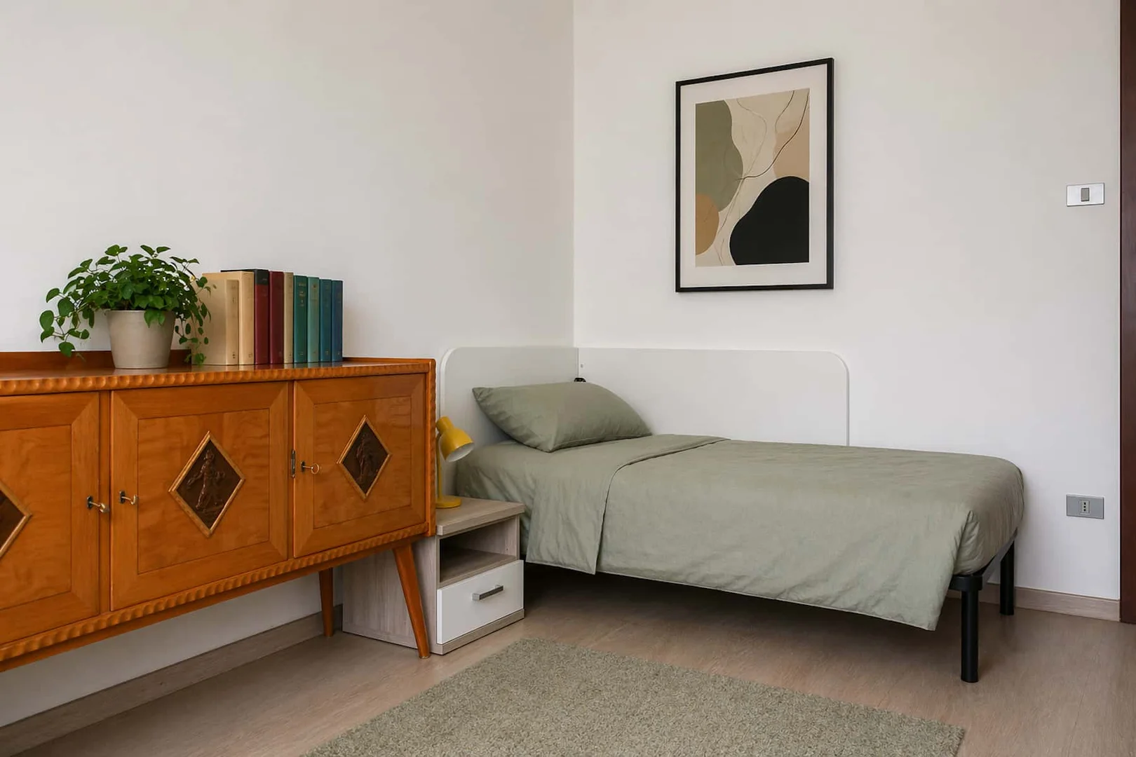 Budget-friendly student room close to campus in 