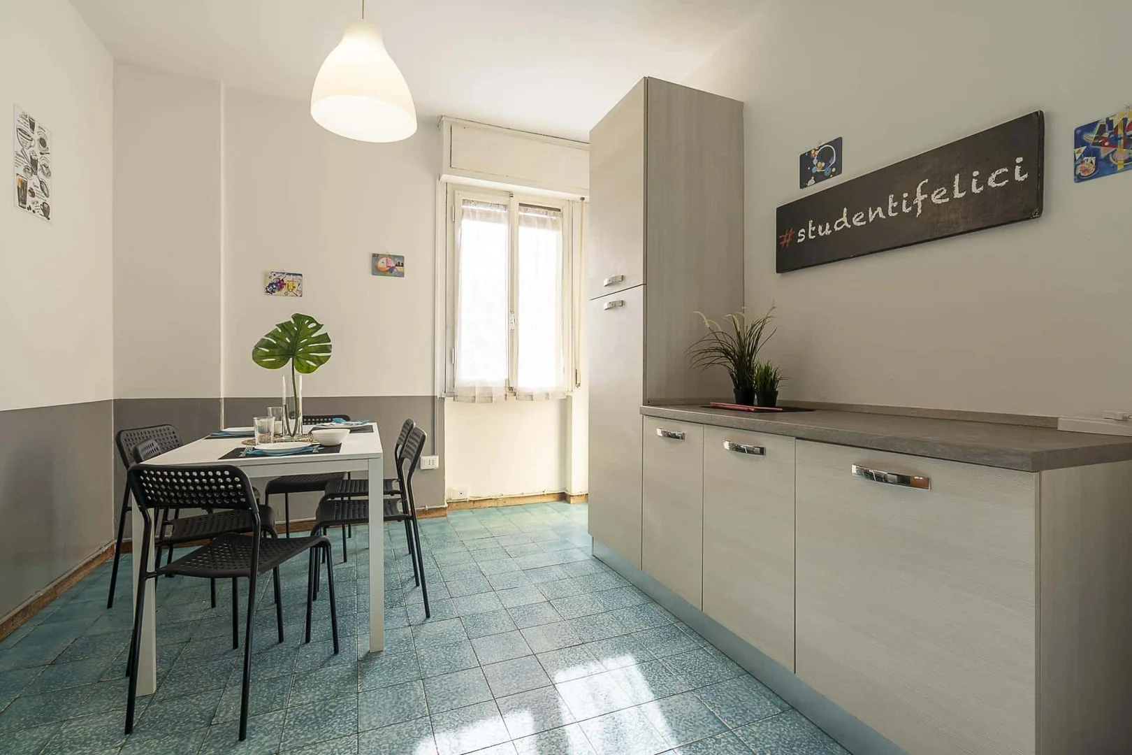 Chambre d'étudiant économique avec emplacement pratique dans