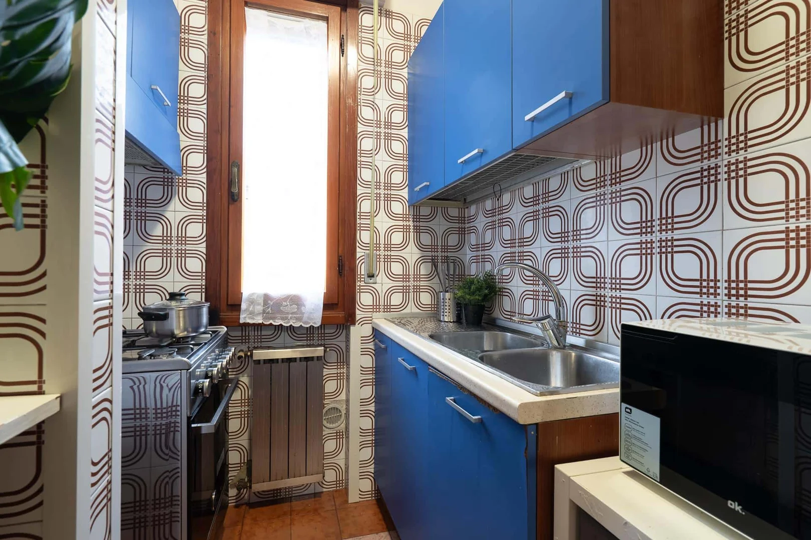 Quarto de estudante económico com localização conveniente em 