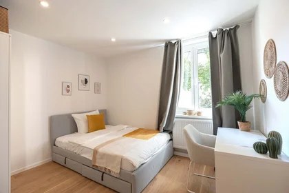 Habitación privada en Berg-am-Laim-Straße 137A/whg 26, 81673 München, Germania, imagen 1 de 16