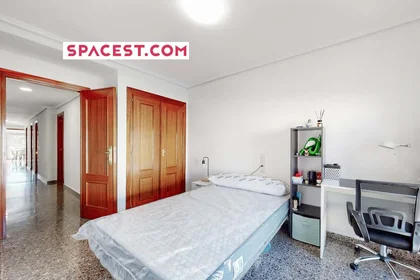Chambre privée à Av. al Vedat, 80, 46900 Torrent, Valencia, Spain, image 1 de 10